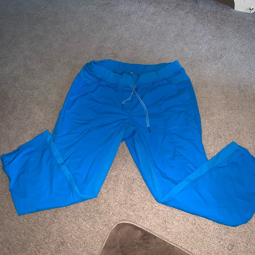 Lululemon dance studio crop capris